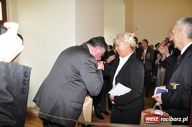 Zdjęcie w galerii na portalu naszraciborz.pl: Polskie sokoły zjechały na raciborski zamek wiadomości z regionu