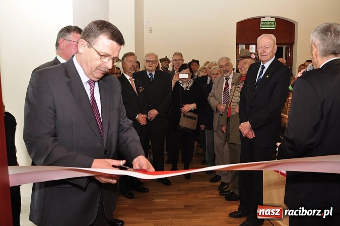 Zdjęcie w galerii na portalu naszraciborz.pl: Polskie sokoły zjechały na raciborski zamek wiadomości z regionu