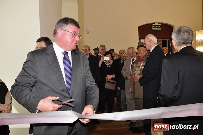 Zdjęcie w galerii na portalu naszraciborz.pl: Polskie sokoły zjechały na raciborski zamek wiadomości z regionu