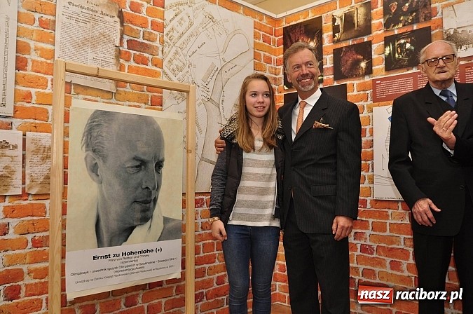 Zdjęcie w galerii na portalu naszraciborz.pl: Polskie sokoły zjechały na raciborski zamek wiadomości z regionu