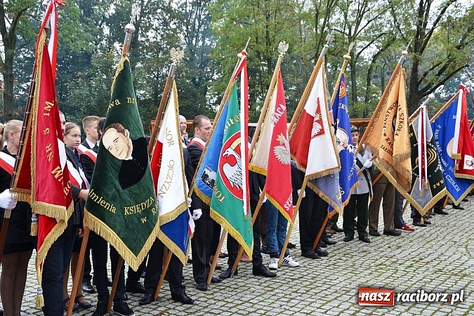 Zdjęcie w galerii na portalu naszraciborz.pl: Polskie sokoły zjechały na raciborski zamek wiadomości z regionu