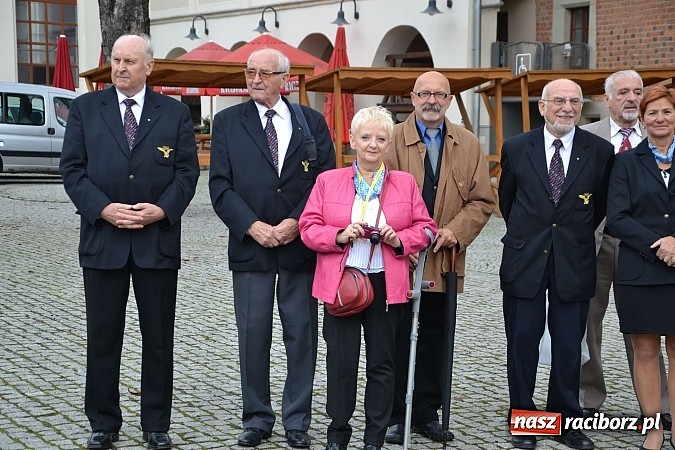 Zdjęcie w galerii na portalu naszraciborz.pl: Polskie sokoły zjechały na raciborski zamek wiadomości z regionu