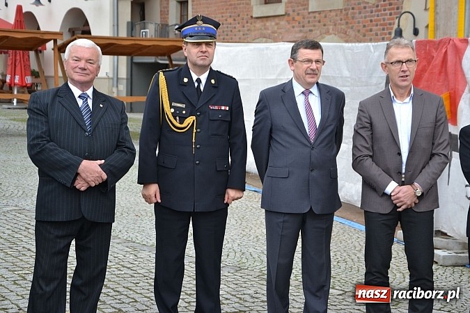 Zdjęcie w galerii na portalu naszraciborz.pl: Polskie sokoły zjechały na raciborski zamek wiadomości z regionu