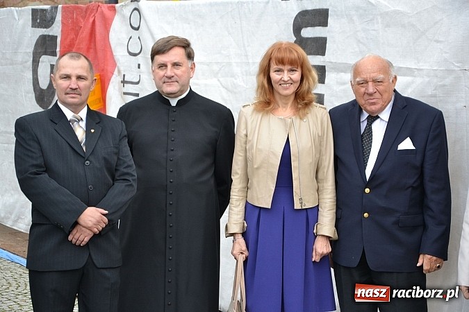 Zdjęcie w galerii na portalu naszraciborz.pl: Polskie sokoły zjechały na raciborski zamek wiadomości z regionu
