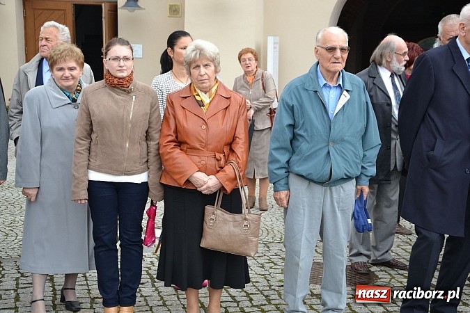 Zdjęcie w galerii na portalu naszraciborz.pl: Polskie sokoły zjechały na raciborski zamek wiadomości z regionu
