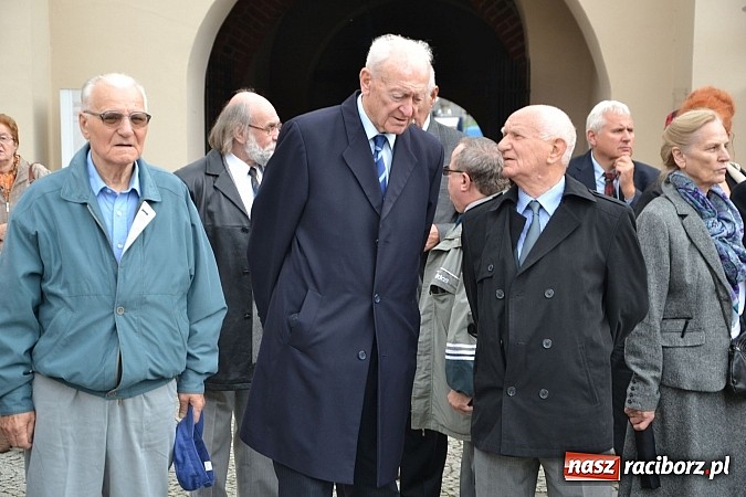 Zdjęcie w galerii na portalu naszraciborz.pl: Polskie sokoły zjechały na raciborski zamek wiadomości z regionu