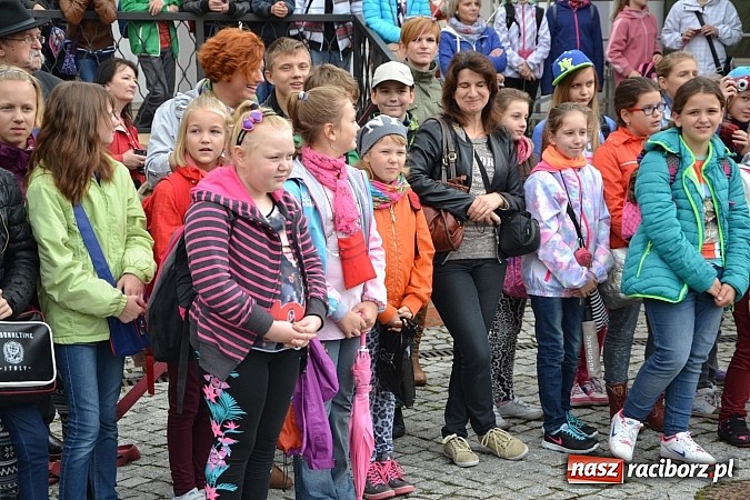 Zdjęcie w galerii na portalu naszraciborz.pl: Polskie sokoły zjechały na raciborski zamek wiadomości z regionu