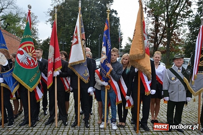 Zdjęcie w galerii na portalu naszraciborz.pl: Polskie sokoły zjechały na raciborski zamek wiadomości z regionu