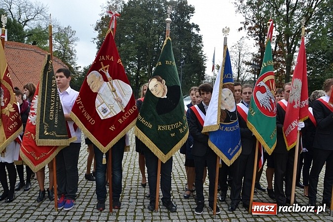 Zdjęcie w galerii na portalu naszraciborz.pl: Polskie sokoły zjechały na raciborski zamek wiadomości z regionu