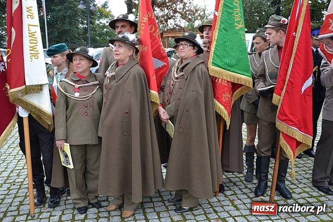 Zdjęcie w galerii na portalu naszraciborz.pl: Polskie sokoły zjechały na raciborski zamek wiadomości z regionu