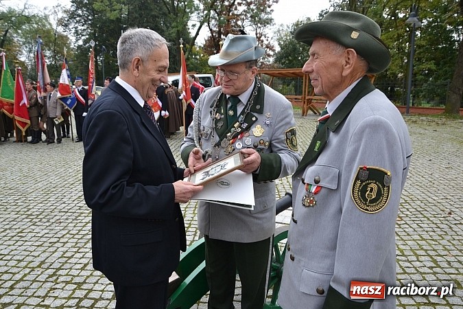 Zdjęcie w galerii na portalu naszraciborz.pl: Polskie sokoły zjechały na raciborski zamek wiadomości z regionu