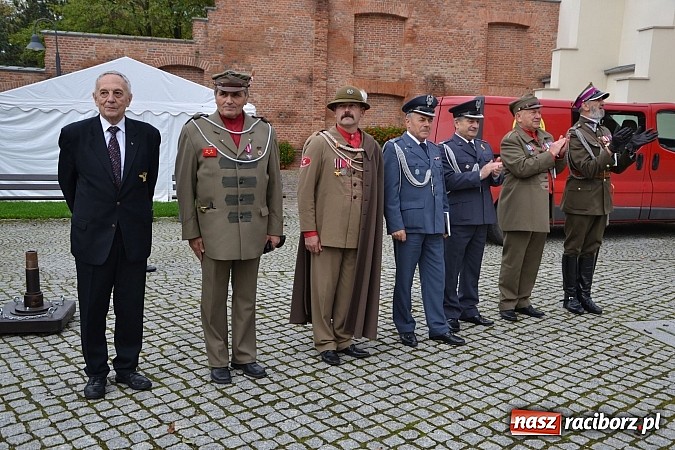 Zdjęcie w galerii na portalu naszraciborz.pl: Polskie sokoły zjechały na raciborski zamek wiadomości z regionu