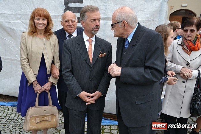 Zdjęcie w galerii na portalu naszraciborz.pl: Polskie sokoły zjechały na raciborski zamek wiadomości z regionu