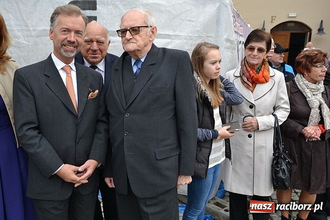 Zdjęcie w galerii na portalu naszraciborz.pl: Polskie sokoły zjechały na raciborski zamek wiadomości z regionu