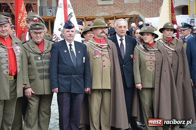 Zdjęcie w galerii na portalu naszraciborz.pl: Polskie sokoły zjechały na raciborski zamek wiadomości z regionu
