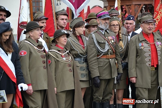 Zdjęcie w galerii na portalu naszraciborz.pl: Polskie sokoły zjechały na raciborski zamek wiadomości z regionu