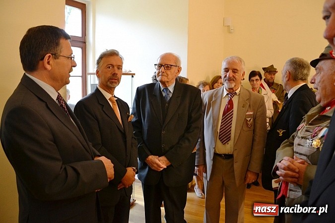 Zdjęcie w galerii na portalu naszraciborz.pl: Polskie sokoły zjechały na raciborski zamek wiadomości z regionu