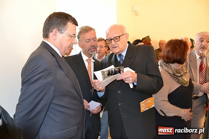 Zdjęcie w galerii na portalu naszraciborz.pl: Polskie sokoły zjechały na raciborski zamek wiadomości z regionu