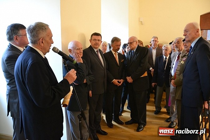 Zdjęcie w galerii na portalu naszraciborz.pl: Polskie sokoły zjechały na raciborski zamek wiadomości z regionu