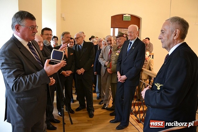 Zdjęcie w galerii na portalu naszraciborz.pl: Polskie sokoły zjechały na raciborski zamek wiadomości z regionu