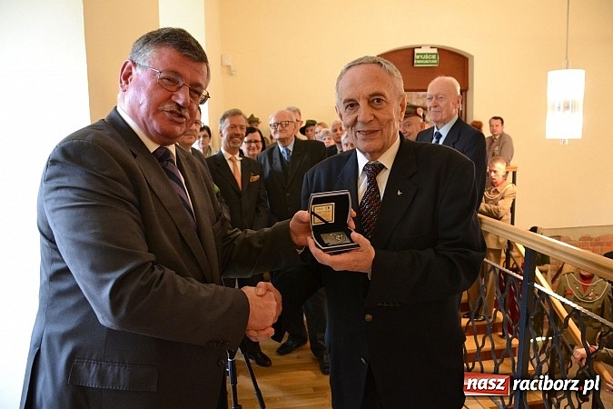 Zdjęcie w galerii na portalu naszraciborz.pl: Polskie sokoły zjechały na raciborski zamek wiadomości z regionu