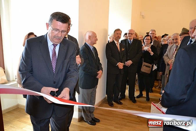 Zdjęcie w galerii na portalu naszraciborz.pl: Polskie sokoły zjechały na raciborski zamek wiadomości z regionu
