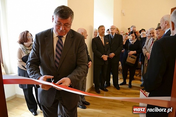 Zdjęcie w galerii na portalu naszraciborz.pl: Polskie sokoły zjechały na raciborski zamek wiadomości z regionu
