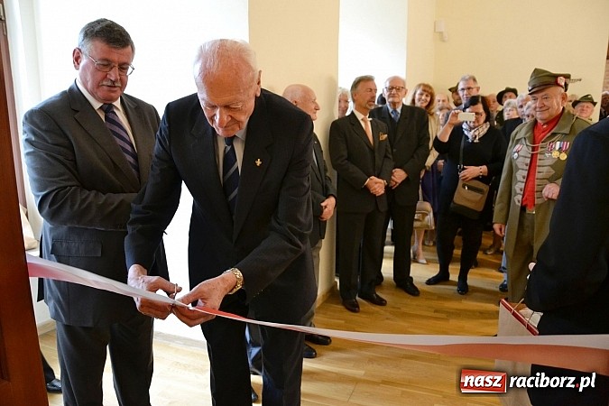 Zdjęcie w galerii na portalu naszraciborz.pl: Polskie sokoły zjechały na raciborski zamek wiadomości z regionu