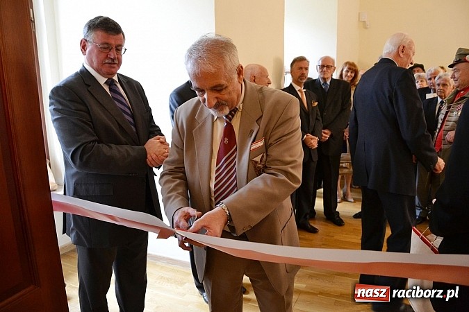 Zdjęcie w galerii na portalu naszraciborz.pl: Polskie sokoły zjechały na raciborski zamek wiadomości z regionu