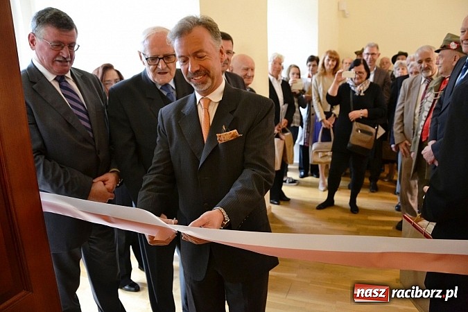 Zdjęcie w galerii na portalu naszraciborz.pl: Polskie sokoły zjechały na raciborski zamek wiadomości z regionu