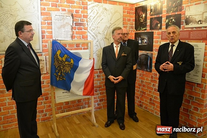 Zdjęcie w galerii na portalu naszraciborz.pl: Polskie sokoły zjechały na raciborski zamek wiadomości z regionu