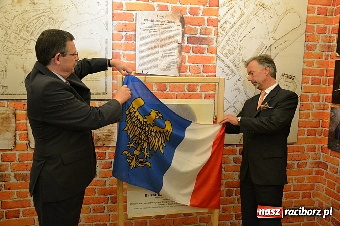 Zdjęcie w galerii na portalu naszraciborz.pl: Polskie sokoły zjechały na raciborski zamek wiadomości z regionu