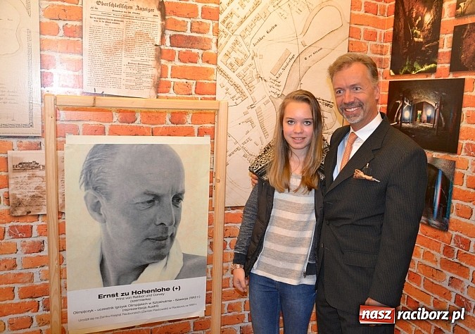 Zdjęcie w galerii na portalu naszraciborz.pl: Polskie sokoły zjechały na raciborski zamek wiadomości z regionu