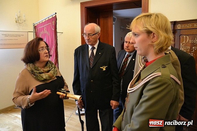 Zdjęcie w galerii na portalu naszraciborz.pl: Polskie sokoły zjechały na raciborski zamek wiadomości z regionu