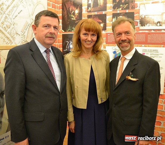 Zdjęcie w galerii na portalu naszraciborz.pl: Polskie sokoły zjechały na raciborski zamek wiadomości z regionu