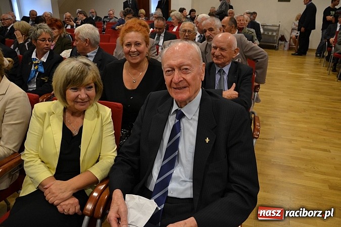 Zdjęcie w galerii na portalu naszraciborz.pl: Polskie sokoły zjechały na raciborski zamek wiadomości z regionu