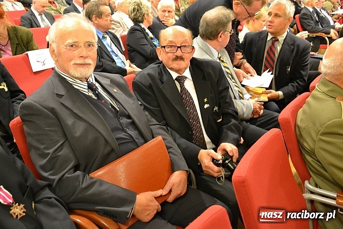 Zdjęcie w galerii na portalu naszraciborz.pl: Polskie sokoły zjechały na raciborski zamek wiadomości z regionu