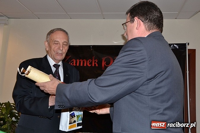 Zdjęcie w galerii na portalu naszraciborz.pl: Polskie sokoły zjechały na raciborski zamek wiadomości z regionu