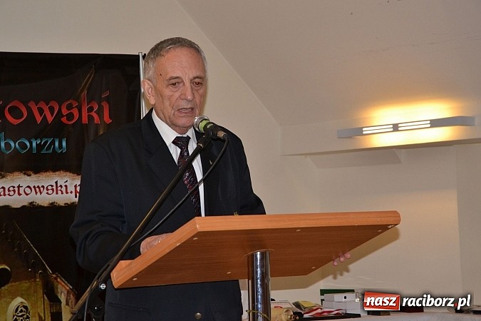 Zdjęcie w galerii na portalu naszraciborz.pl: Polskie sokoły zjechały na raciborski zamek wiadomości z regionu