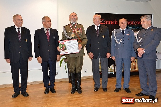 Zdjęcie w galerii na portalu naszraciborz.pl: Polskie sokoły zjechały na raciborski zamek wiadomości z regionu
