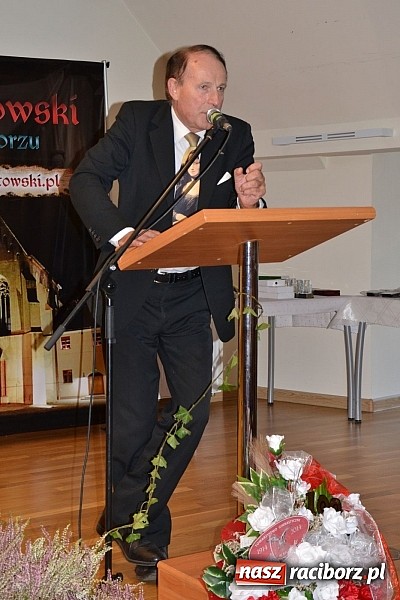 Zdjęcie w galerii na portalu naszraciborz.pl: Polskie sokoły zjechały na raciborski zamek wiadomości z regionu