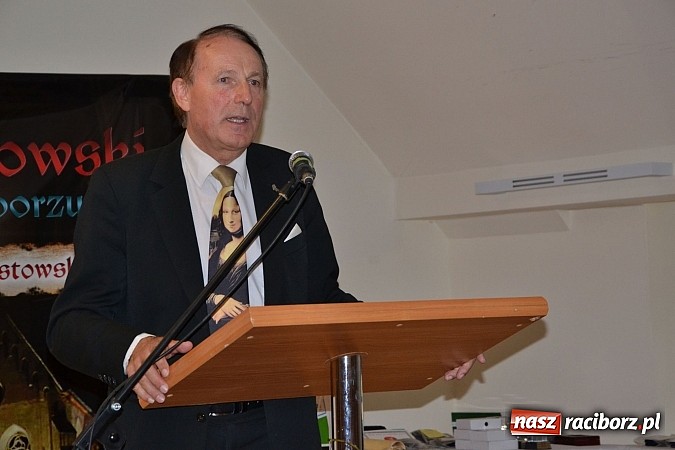 Zdjęcie w galerii na portalu naszraciborz.pl: Polskie sokoły zjechały na raciborski zamek wiadomości z regionu