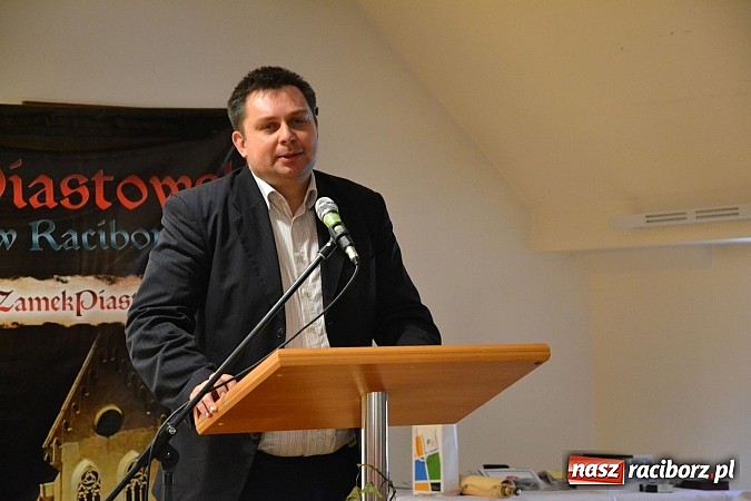 Zdjęcie w galerii na portalu naszraciborz.pl: Polskie sokoły zjechały na raciborski zamek wiadomości z regionu