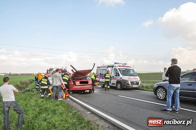 Zdjęcie w galerii na portalu naszraciborz.pl: Koszmarny wypadek na DW 916 za Ocicami. Czołowe zderzenie hondy i citroena wiadomości z regionu