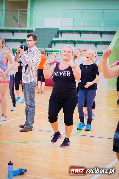 Zdjęcie w galerii na portalu naszraciborz.pl: Ponad sto pań na festiwalu fitness w Arenie Rafako wiadomości z regionu