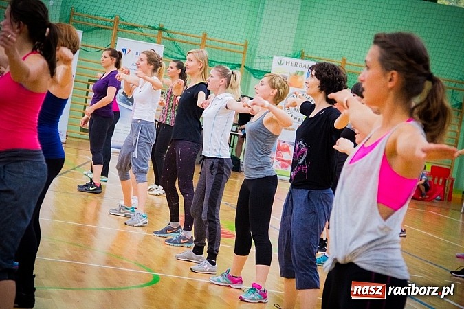 Zdjęcie w galerii na portalu naszraciborz.pl: Ponad sto pań na festiwalu fitness w Arenie Rafako wiadomości z regionu