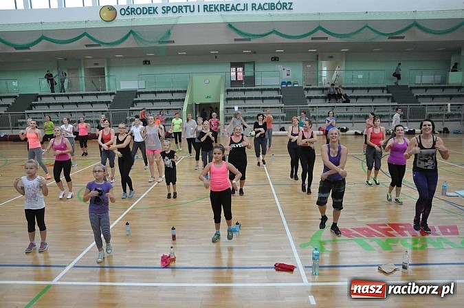 Zdjęcie w galerii na portalu naszraciborz.pl: Ponad sto pań na festiwalu fitness w Arenie Rafako wiadomości z regionu