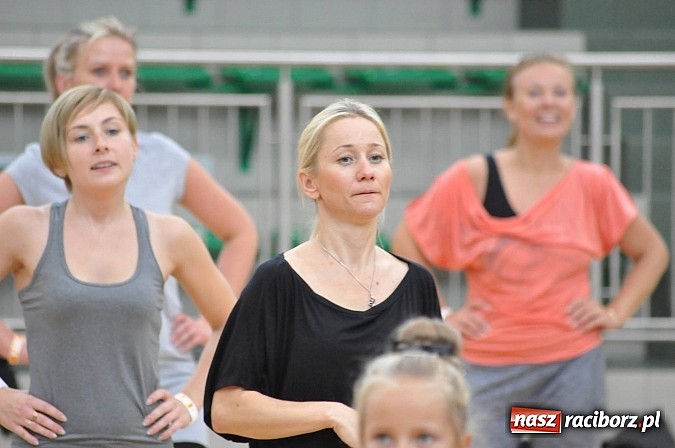 Zdjęcie w galerii na portalu naszraciborz.pl: Ponad sto pań na festiwalu fitness w Arenie Rafako wiadomości z regionu