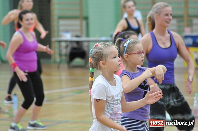 Zdjęcie w galerii na portalu naszraciborz.pl: Ponad sto pań na festiwalu fitness w Arenie Rafako wiadomości z regionu