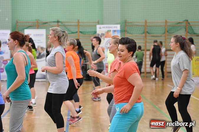 Zdjęcie w galerii na portalu naszraciborz.pl: Ponad sto pań na festiwalu fitness w Arenie Rafako wiadomości z regionu